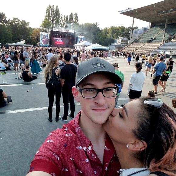 Meet your Posher, Taylor - Picture 1 of 1